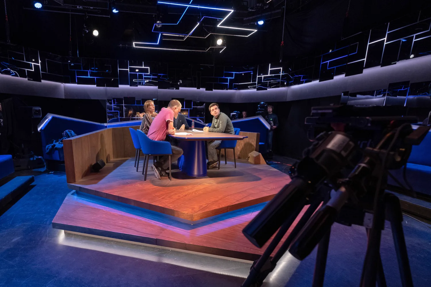 Nachtwacht (Canvas) studio with lines of digital LED strings above the table