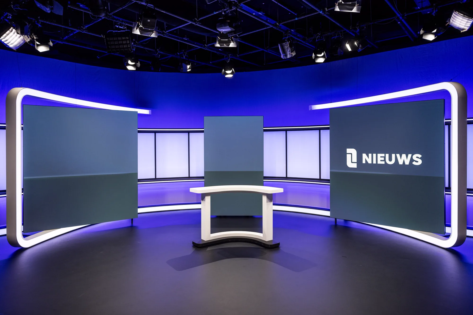 L1 news studio in Maastricht with an LED arch around the screens