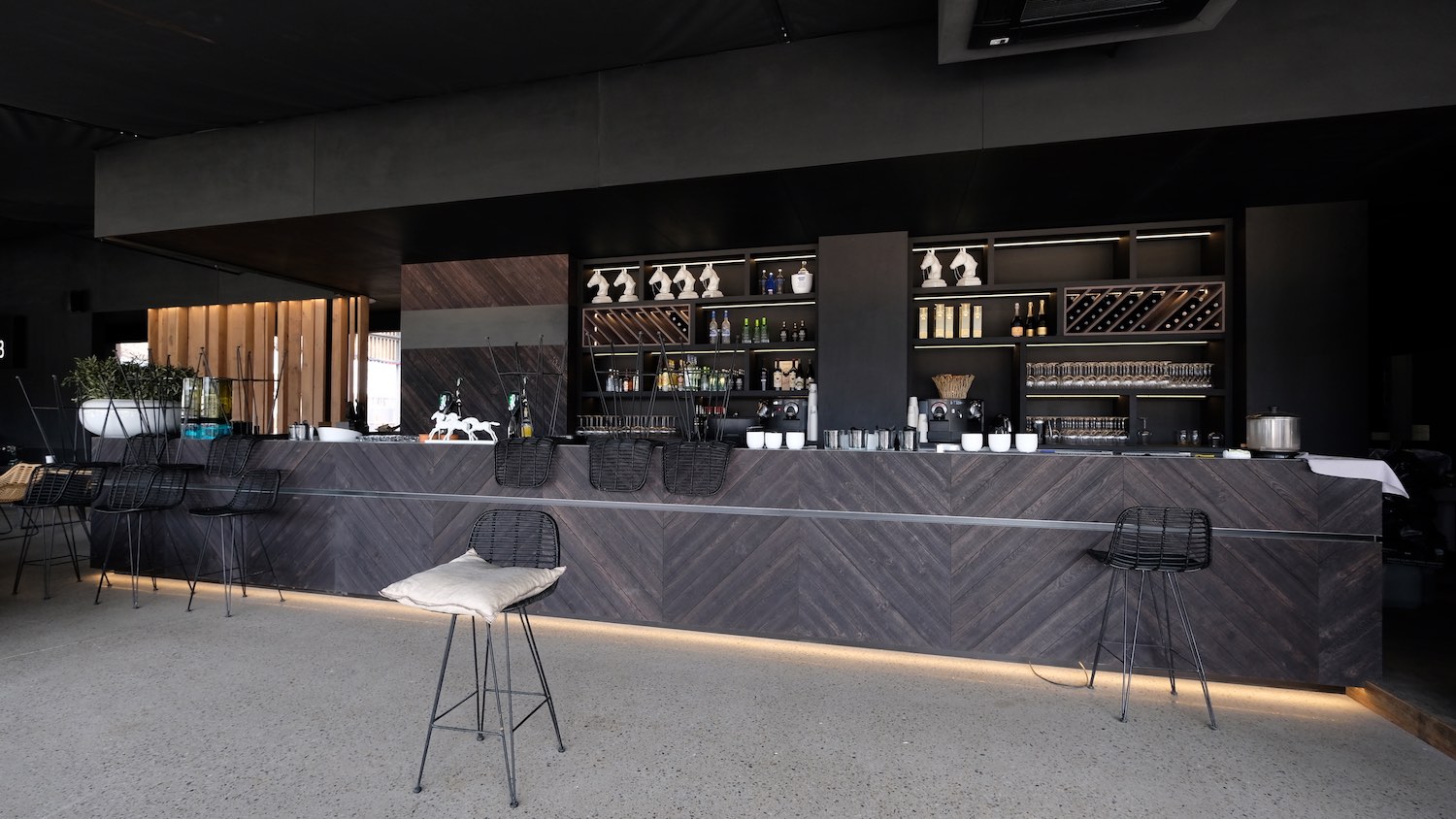 Jumping Bonheide bar with LED lighting under the counter