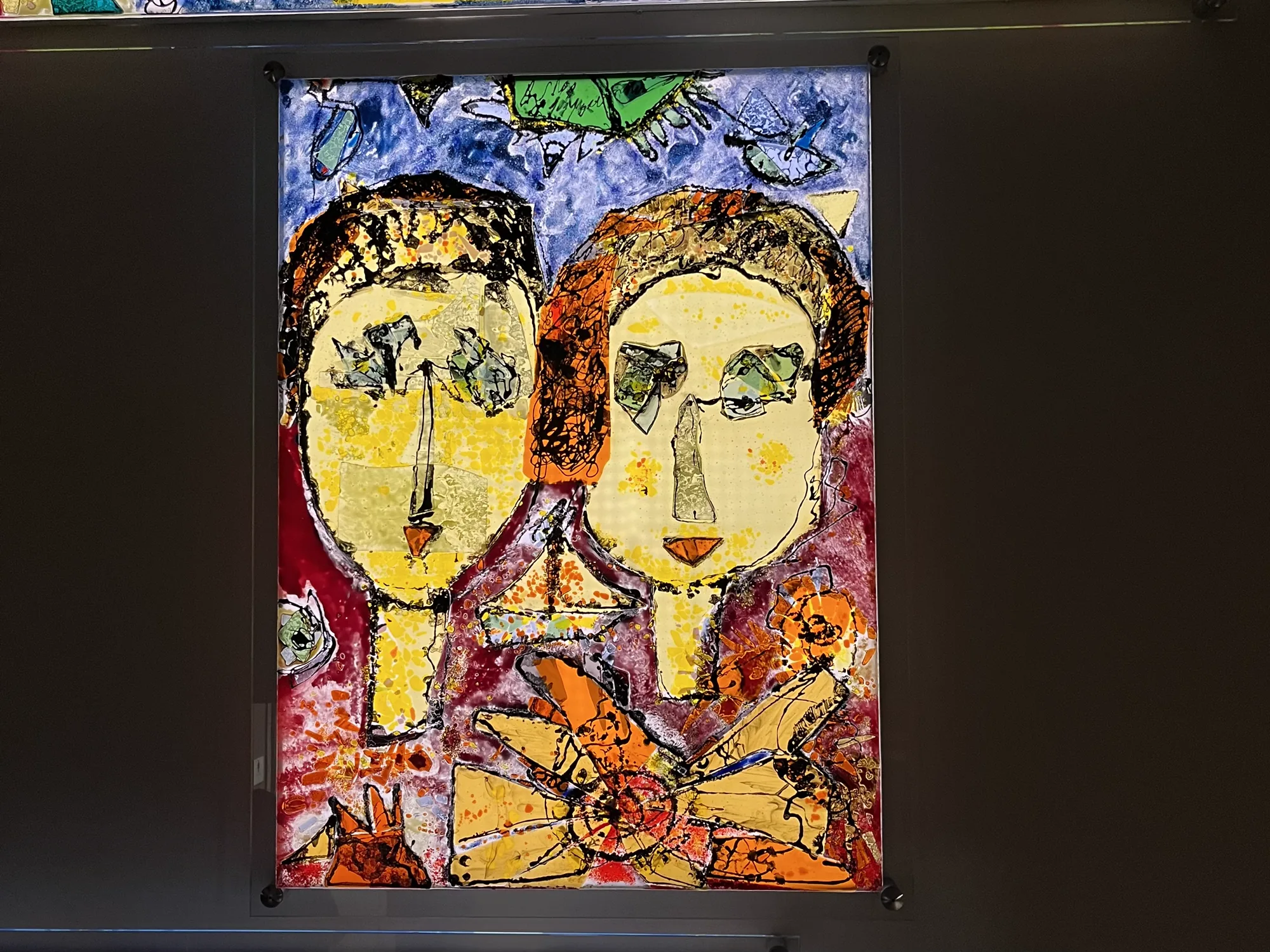 Glass artwork in the GC De Kroon foyer, lit by slim LED boxes