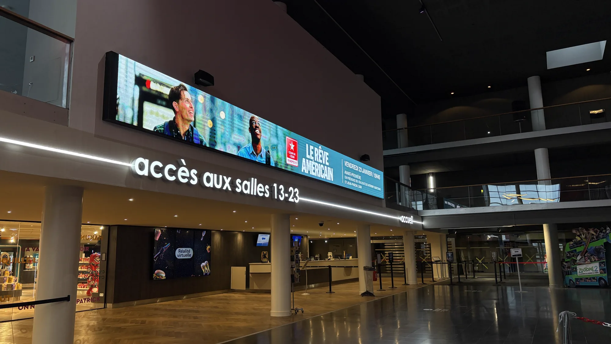 Illuminated “accès aux salles 13-23” letters in the Kinepolis Lille foyer